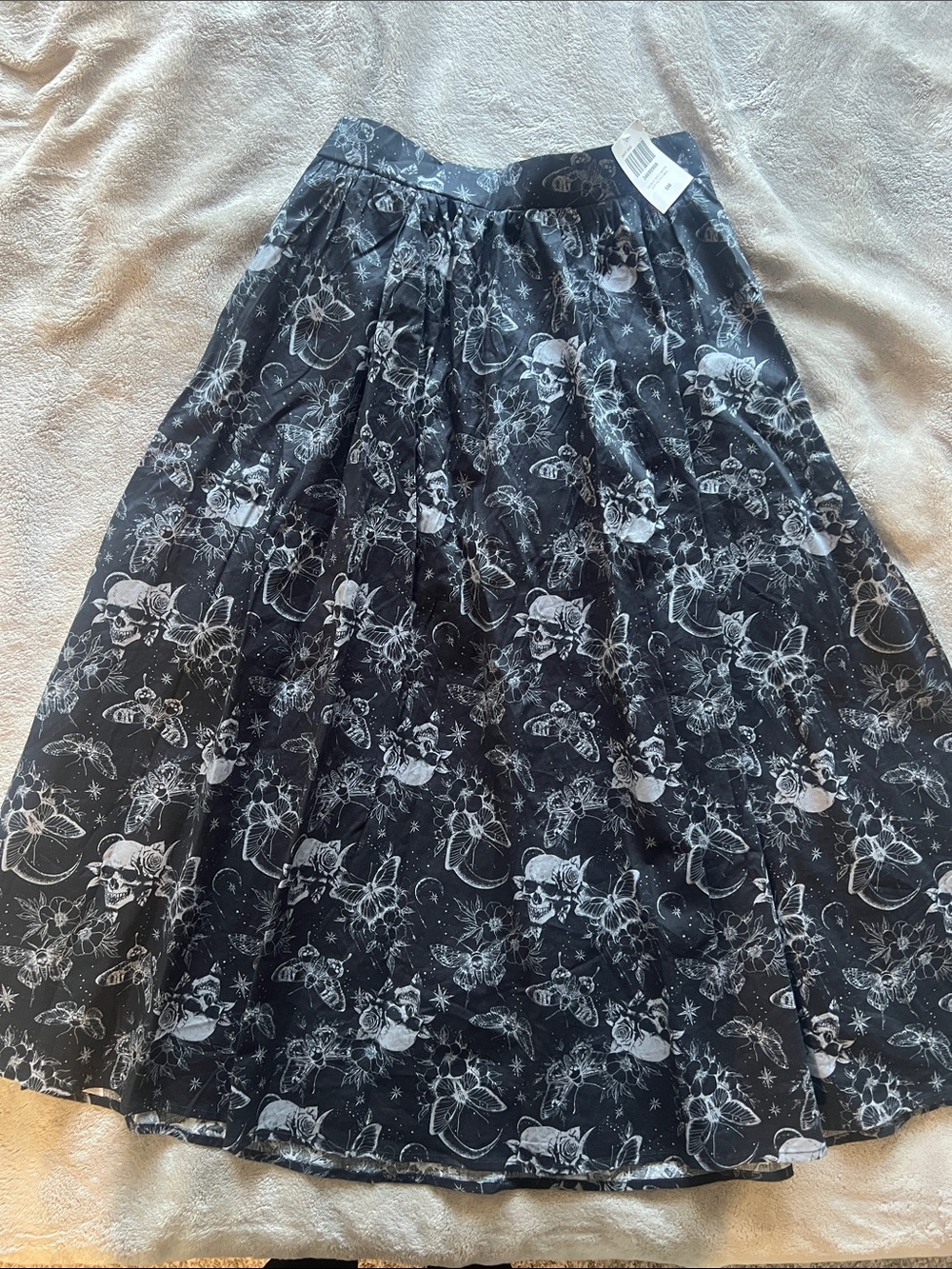 Hot Topic Black & White Midi Skirt with Floral Skull Print